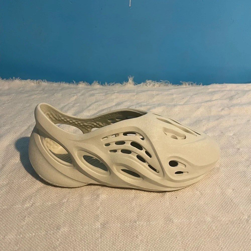 Yeezy Foam Runners Cream size 7 Worn In Great Condition